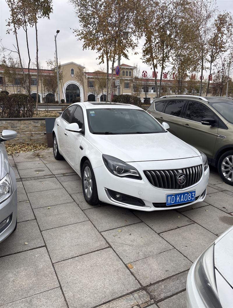 15年君威，自动天窗，真皮座椅，1.6T，白车黑内经典搭配，价格不高2x